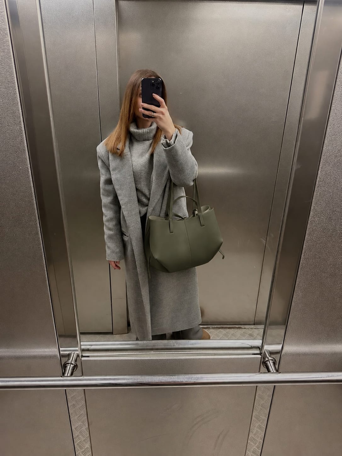 BAG 8 Shoulder Bag