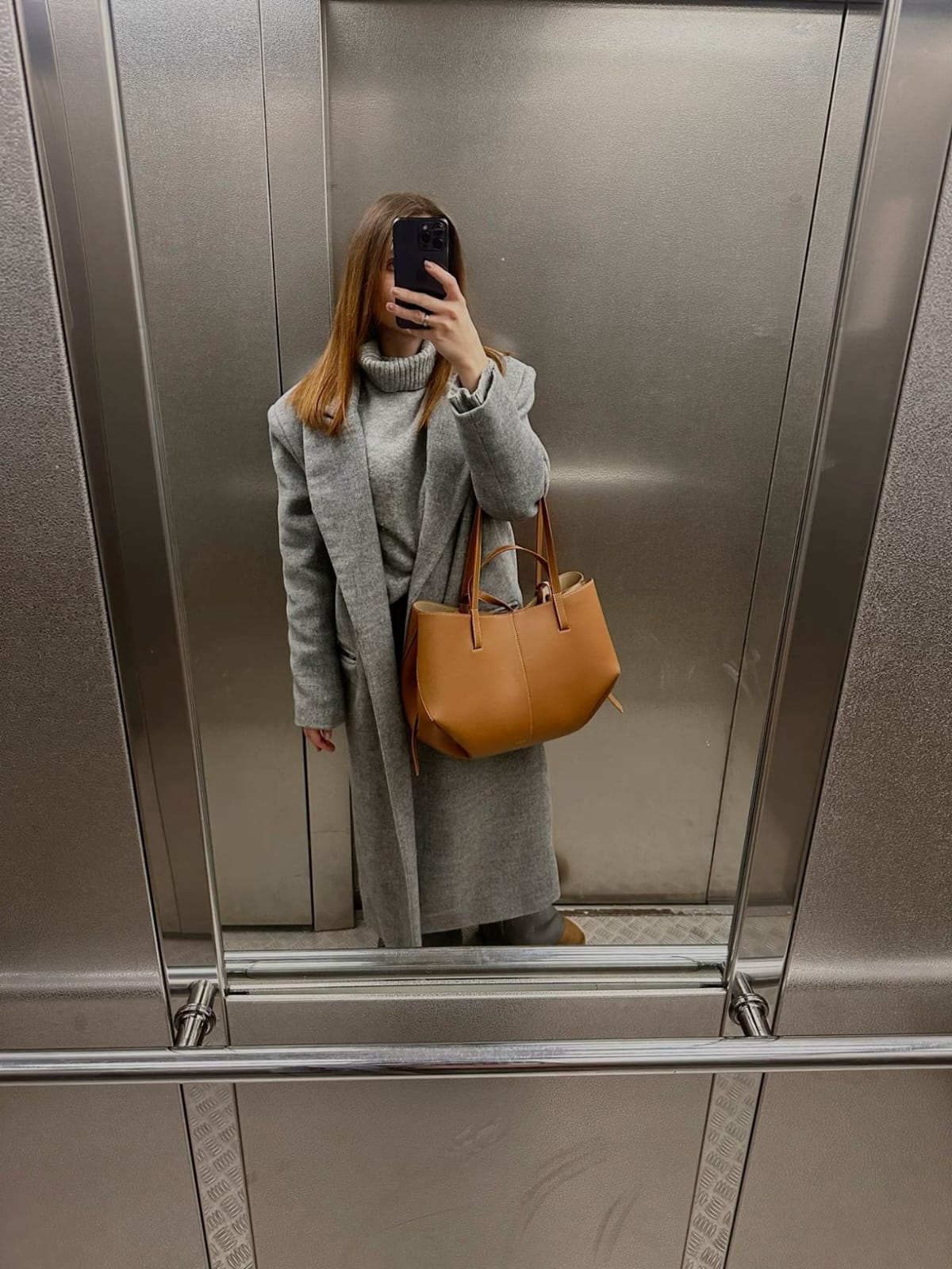 BAG 8 Shoulder Bag